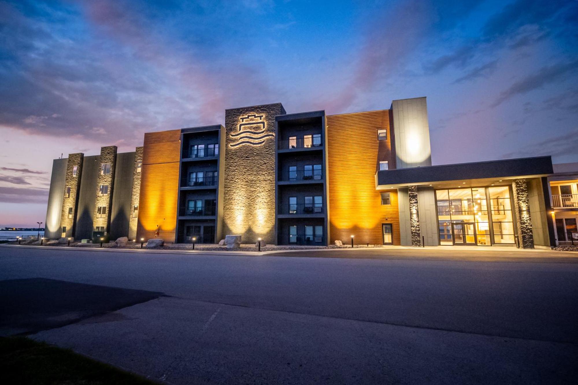 Terrace Bay Hotel - Lakefront Escanaba Exterior photo