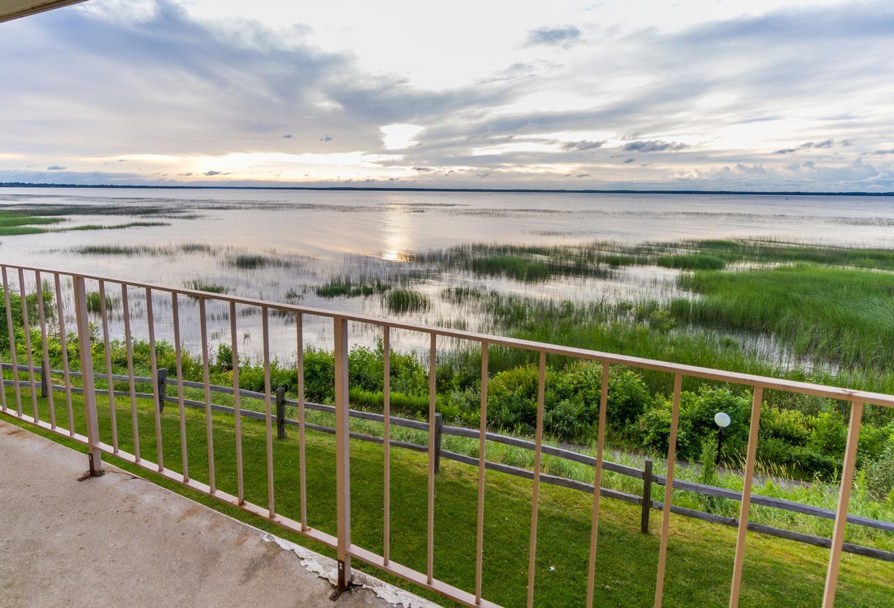 Terrace Bay Hotel - Lakefront Escanaba Exterior photo